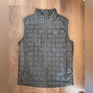 Patagonia Men's Charcoal Quilted Vest